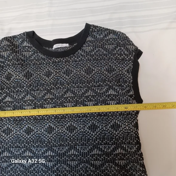 Zara Women Sz S Black and Gray Patterned Crop Top The label is missing, look at - Picture 12 of 12